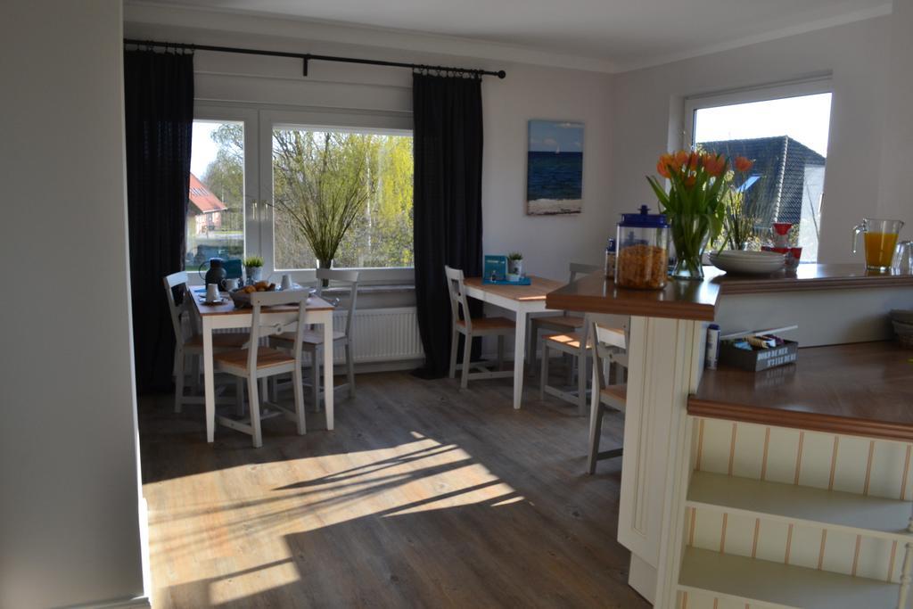Hotel & Ferienunterkuenfte Hus Seeblick Fehmarn Exterior photo